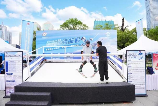 卫冕冠军压力大，三盘过关后斯瓦泰克抱毛巾痛哭，首秀暴露一问题