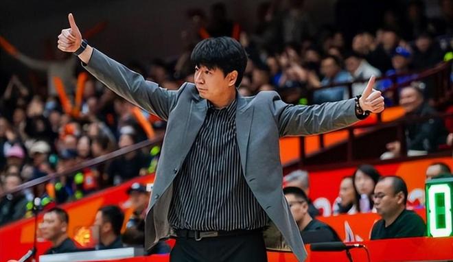 井柏然自曝剪头发需要经纪人和品牌方同意