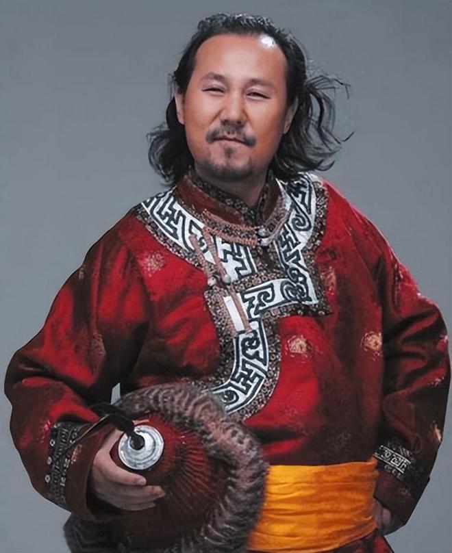 郑钦文止步温网首轮 0比2不敌西尼亚科娃
