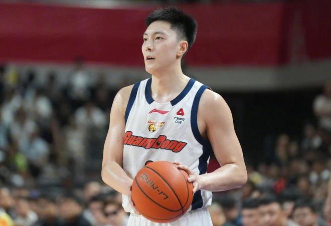 不满？C罗遭重罚后发俱乐部训练照 足协被批双标：卡瓦略被禁赛1年