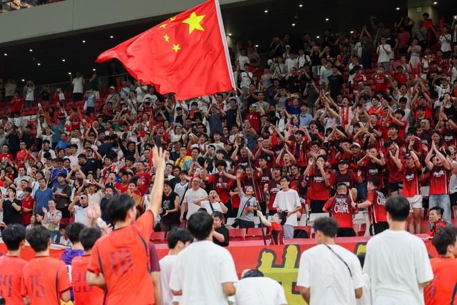助阵！国乒出征亚运会前，中国乒协原主席徐寅生来到基地探望