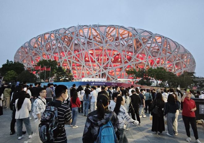 爱因斯坦晚年为什么研究神学，他发现了什么让他恐惧了 30 年？