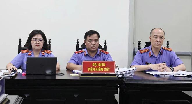 中国男篮最新大名单公布，高诗岩成钉子户，赵睿周琦依旧被淘汰