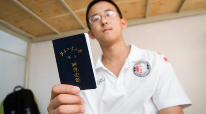 威尼斯中场佩雷斯：升级派对太疯狂了，我不会回西班牙了