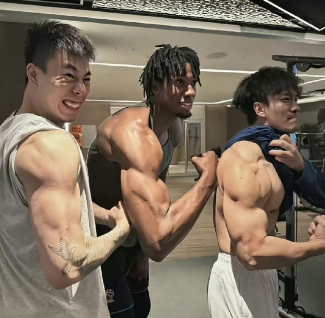 佛爷火力全开！短短3天：皇马确认3笔签约 再砸1.5亿买巨星