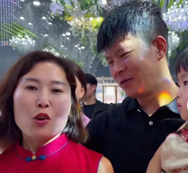 坐着专列赴赛场，500龙江球迷赴沈阳为哈队助威丨哈铁“球迷专列”构筑东北超移动主场