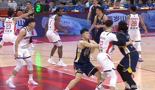 8月中旬! 不仅申花忙 8天3场比赛 他们前主帅斯卢茨基也忙 活动不断