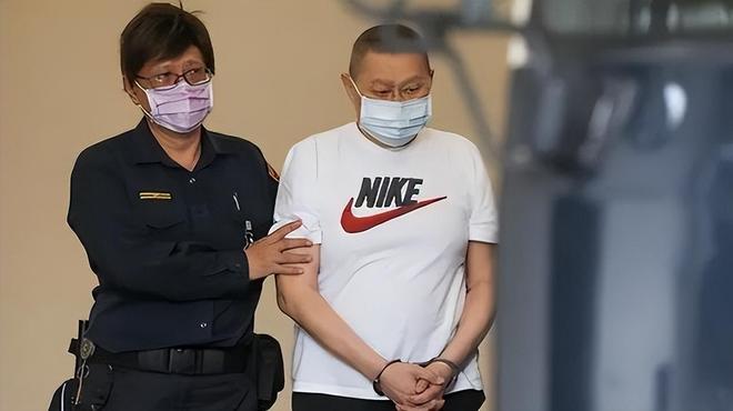 记者：马奎尔三年前被剥夺队长袖标，如今被视为曼联第二领袖
