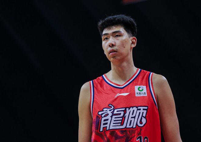CBA休赛期3消息！江苏押宝双枪，上海赌争议外援，胡明轩满血回归