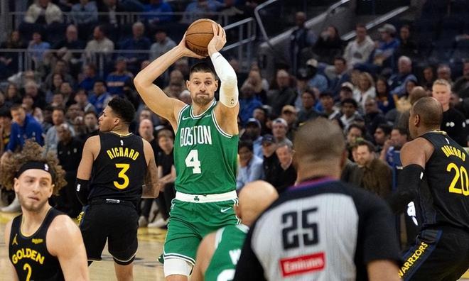 突发！福克斯取关马刺，字母哥交易倒计时，快船计划追求FMVP