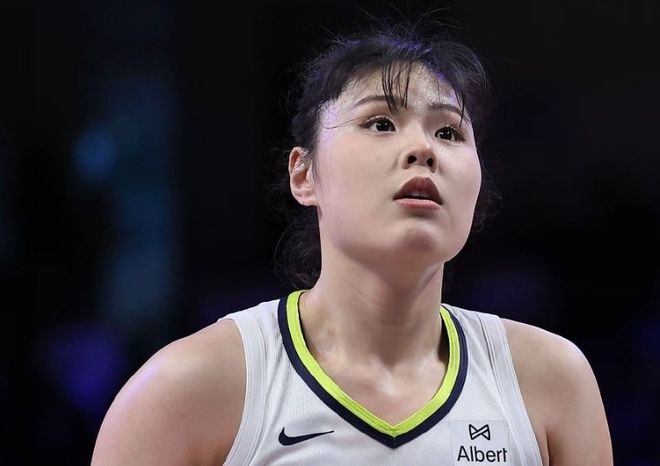 “女孩赴港看演唱会全家低保被取消”引热议，制度底线不能被“热爱”冲垮