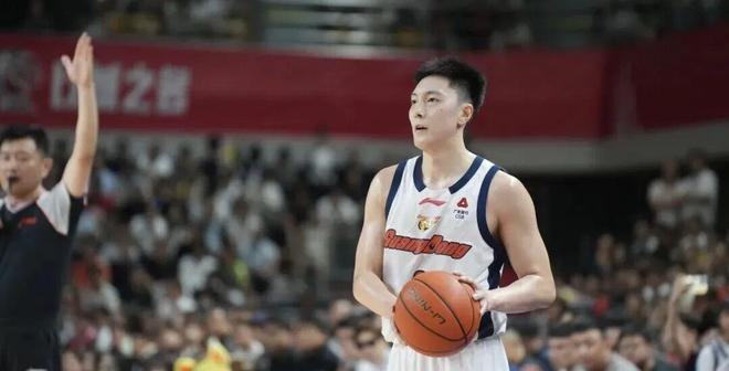 泰山5比1大胜辽宁铁人！这位本土锋霸表现不俗，得到球迷认可