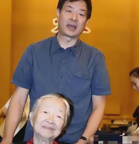 中国男篮媒体人的“双标”真相,太扎心了!