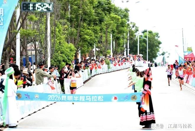 美国母子经历平行时空？一只2008年北京奥运杯，11年后竟离奇复裂，网友晒出相似经历...