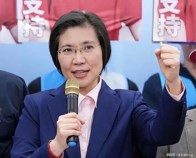 记者：马奎尔三年前被剥夺队长袖标，如今被视为曼联第二领袖