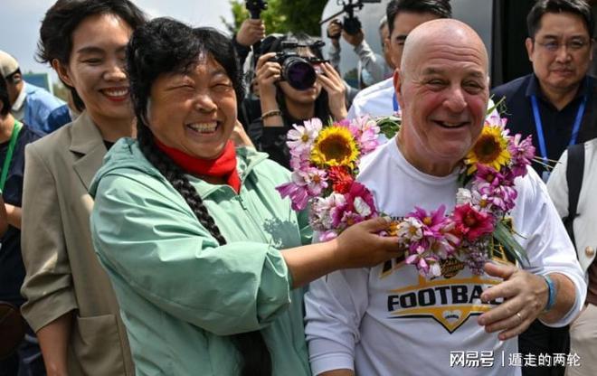 硬气！威廉王子第一时间维护凯特王妃，查尔斯、卡米拉计划落空了