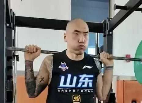 库里：跟詹姆斯有过沟通 非常渴望跟他并肩作战