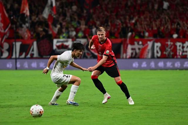 东皇归位！轰52+10+8+8三分创九纪录喜笑颜开 美媒：无法阻挡