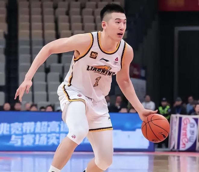 郭德纲曾经在《欢乐喜剧人》对沈腾说：“赐名沈云腾”沈腾没接话