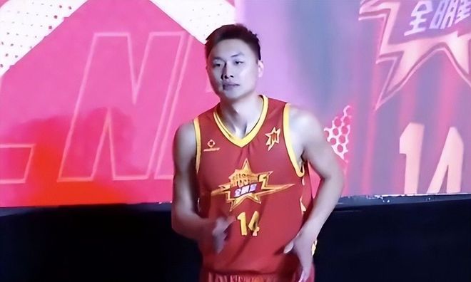 曝穆帅已向皇马提引援要求：后防线全换+2名中场！不要散步的大牌