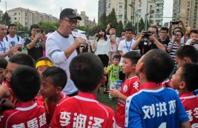 伊劳拉官宣新援中卫即将复出 利物浦防线警报暂解除