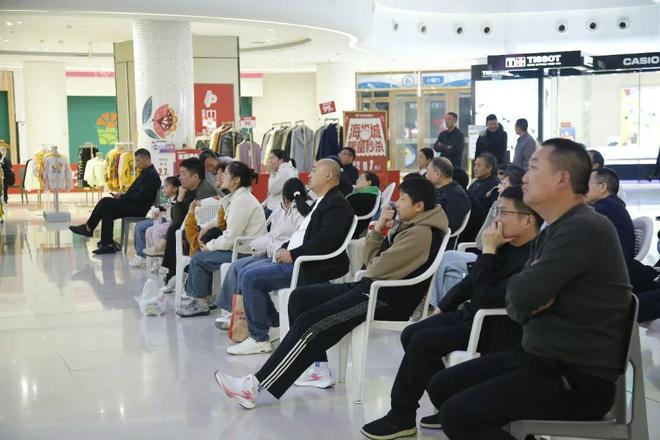 比利时球迷：我们唱国歌都用着不同语言，但比利时队把我们团结在一起