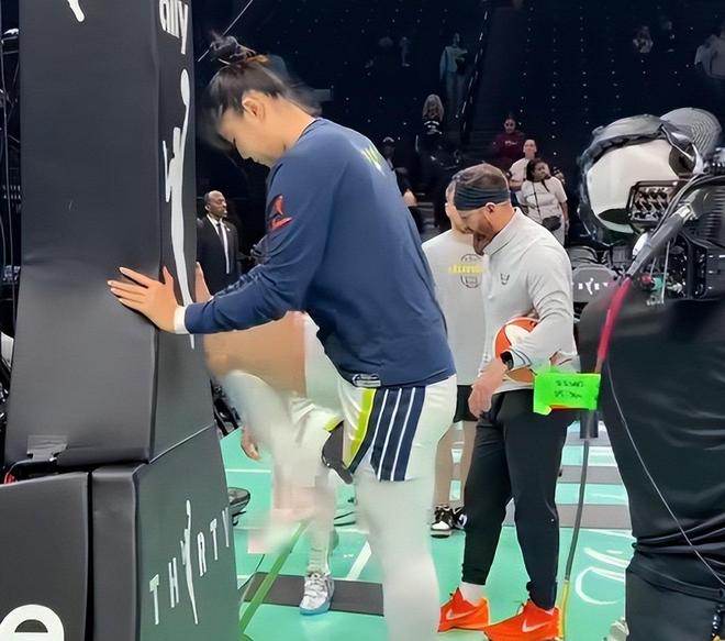 哈登仍未正式续约！骑士解决方案二选一：大胡子可能还得小幅降薪