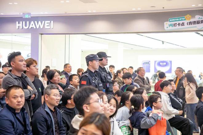 比利时球迷：我们唱国歌都用着不同语言，但比利时队把我们团结在一起