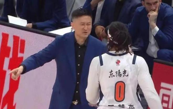 阿迪达斯携手梅赛德斯